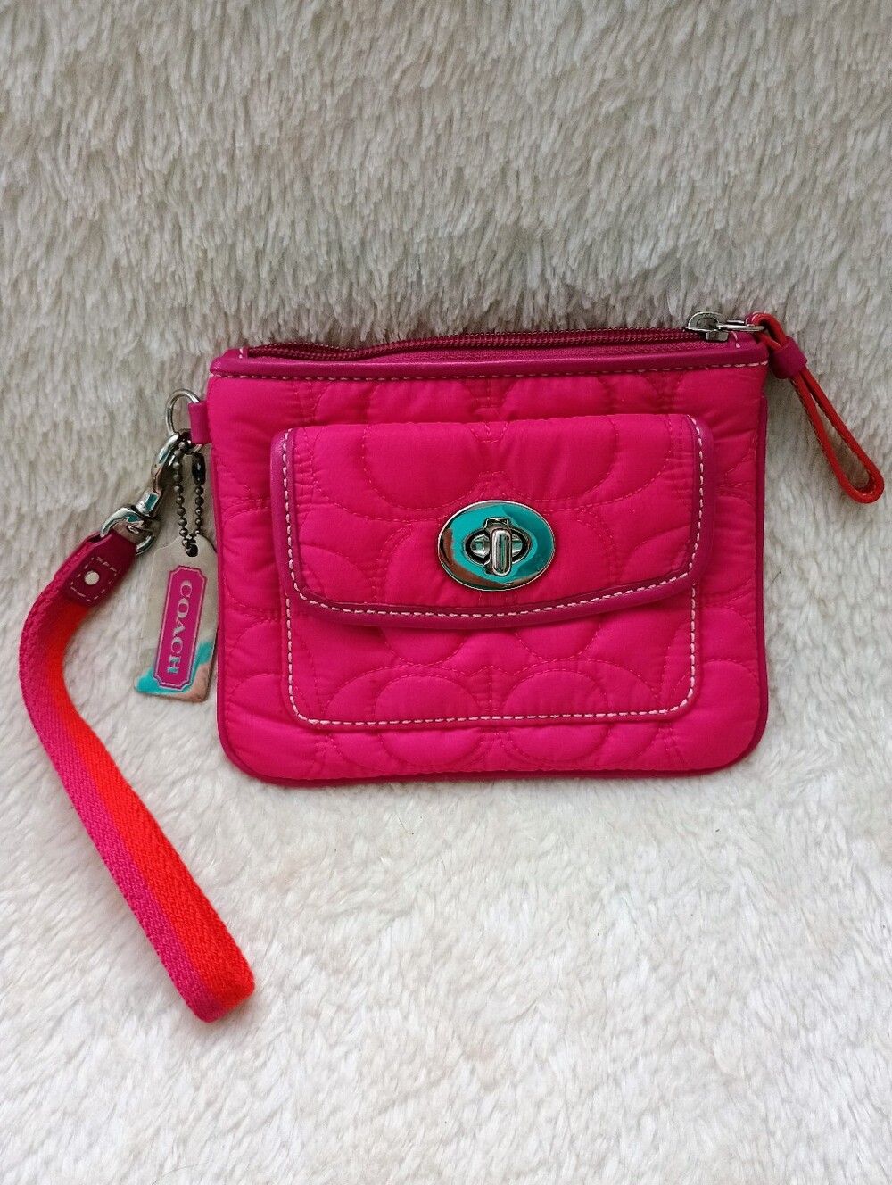 NWOT Coach Hot Pink Quilted Nylon Turnlock Wristlet - Full Gift Set